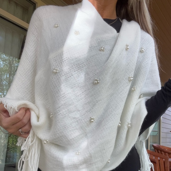 New NWOT couture gems white ivory poncho sweater with pearl beads winter - Picture 3 of 12